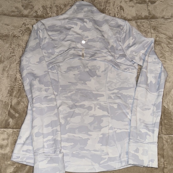 Lululemon - Picture 5 of 5